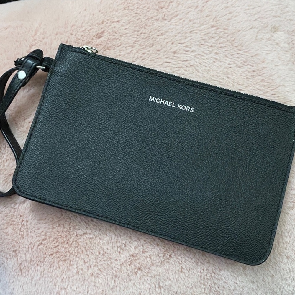 NWOT Michael Kors Wristlet Black